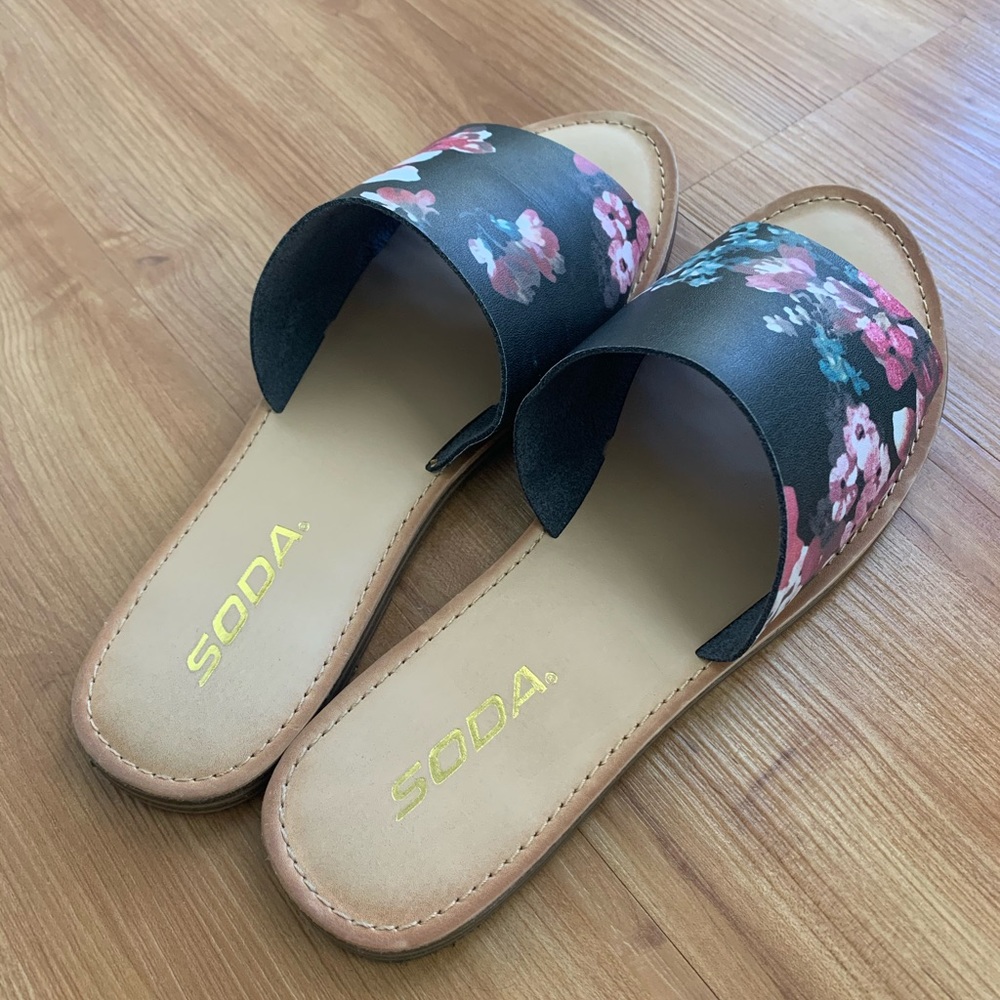 Shoes/sandals - Picture 3 of 3
